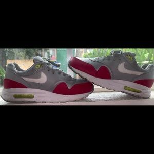 NIKE AIR MAX SIZE 6 1/2  WOMEN